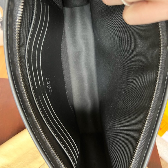 Authentic like new Louis Vuitton black monogram toiletry pouch 26 - Picture 7 of 10